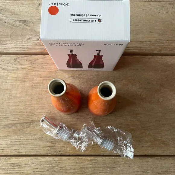 NEW Le Creuset Stoneware Classic 8 oz Oil & Vinegar Set Flame Orange - Picture 5 of 12